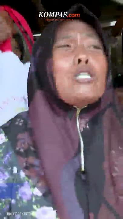 Ibu-ibu Dapat Amplop dan Sembako dari Jokowi