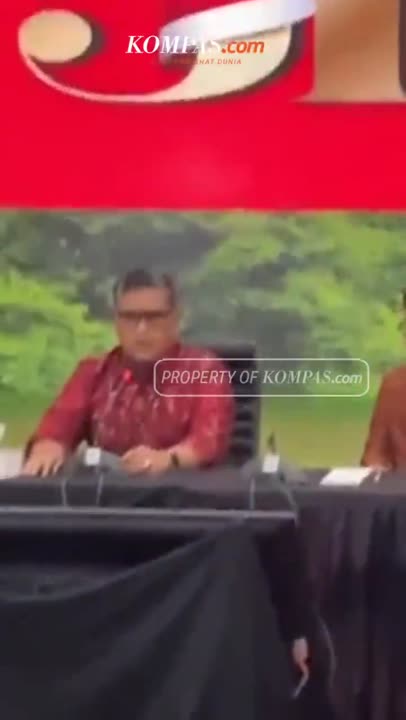 Soal Kehadiran Jokowi di HUT PDI-P, Hasto: Beliau Ke Filipina #Shorts