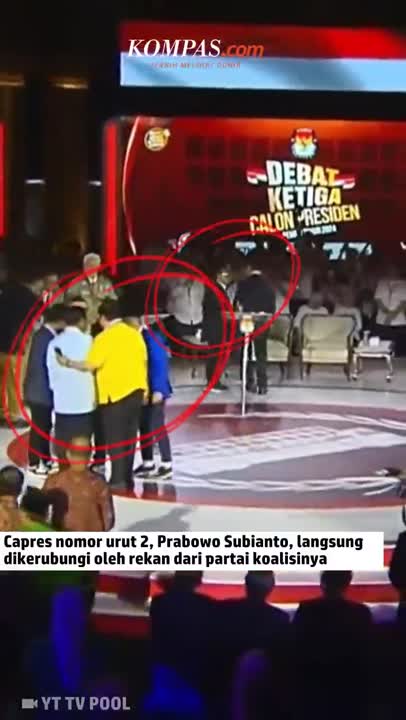 Prabowo Langsung Dikerubungi Usai Debat, Anies-Cak Imin Turun Podium