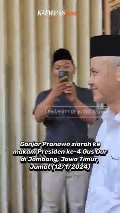 Momen Ganjar Ziarah ke Makam Gus Dur #SHORTS