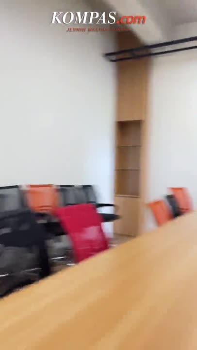 Perginya Orang-orang Dekat Jokowi