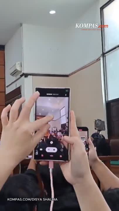 Nikita Mirzani Ngamuk Saat Sidang, Gebrak Meja dan Protes Jaksa