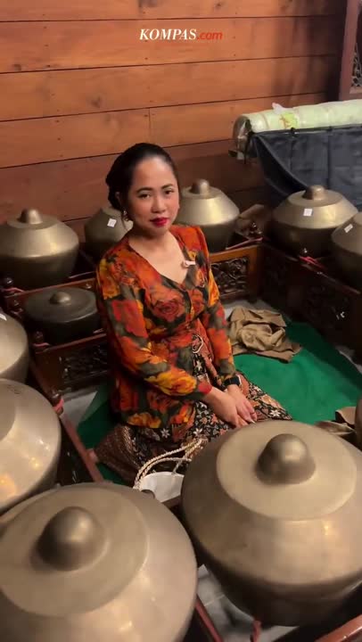 POV: Nyobain Kelas Gamelan Gratis. Cosplay Sinden Pakai Kebaya!