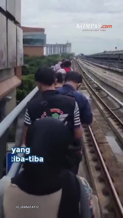 Cerita Penumpang Jalan Kaki Di Ketinggian Saat LRT Jabodebek Gangguan