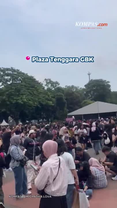 Suasana Menjelang Konser Blackpink, BLINK Padati GBK Sejak Pagi
