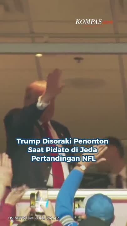 Trump Disoraki Penonton Saat Pidato Di Jeda Pertandingan NFL