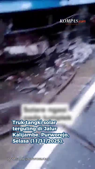 Warga Berebut Solar Saat Truk Tangki Terguling Di Purworejo