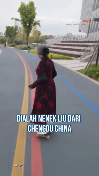 Nenek Liu Viral, Lincah Main Skateboard Di Usia 68 Tahun