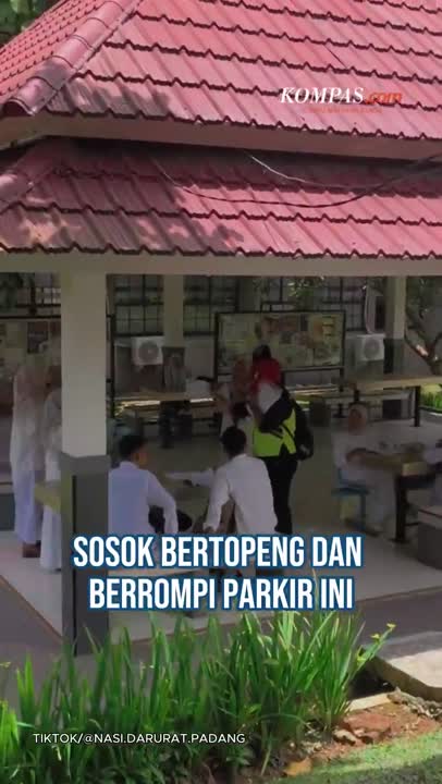 Heroik, Spiderman Padang Bagikan Nasi Gratis Tiap Hari ke Warga Kelaparan