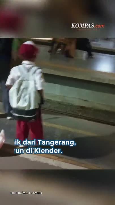 Anak Sekecil Itu Sendirian Naik KRL Subuh Tangerang-Klender Demi Sekolah...