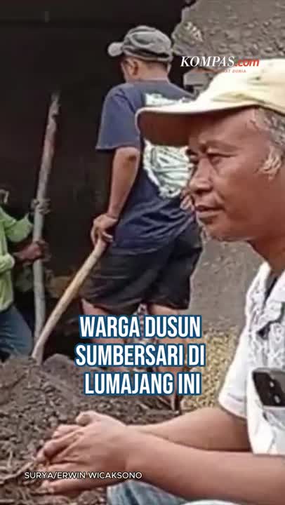 Kehilangan Rp 10 Juta, Toha Gali Rumahnya Yang Tertimbun Abu Semeru