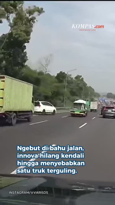 Ngebut Di Bahu Jalan, Innova Hilang Kendali & Sebabkan Kecelakaan Beruntun