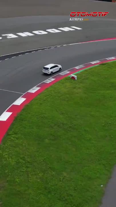 Ragam Mobil Toyota Dari Yang Hemat Bensin Di Jalan Raya, Gaspol Di Sirkuit Mandalika!