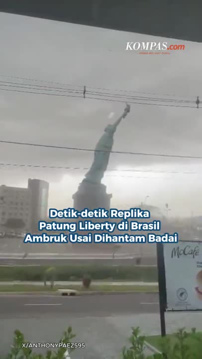 Detik-detik Replika  Patung Liberty di Brasil  Ambruk Usai Dihantam Badai
