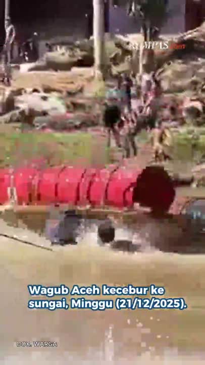Detik-detik Wagub Aceh Kecebur Ke Sungai Saat Naik Rakit Tinjau Korban Banjir