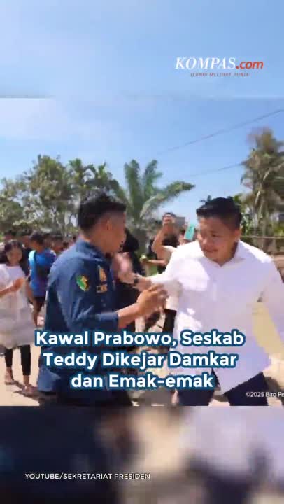 Kawal Prabowo, Seskab Teddy Dikejar Damkar Dan Emak-emak