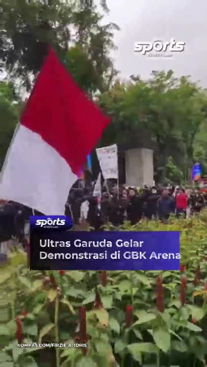 ULTRAS GARUDA GELAR DEMO DI GBK ARENA