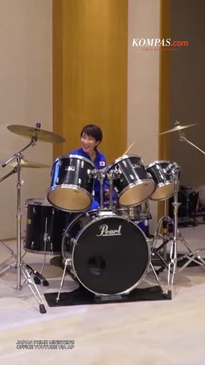 Momen PM Jepang & Presiden Korsel Nge-drum Bareng Lagu "Dynamite" BTS