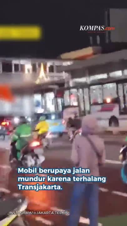 Mobil Lawan Arah Di Jalur Transjakarta Matraman, Polisi: Mungkin Orang Baru