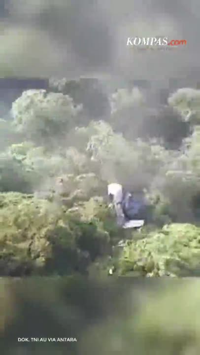 Penemuan Puing-puing Pesawat ATR 42-500 Di Tengah Kabut Gunung Bulusaruang