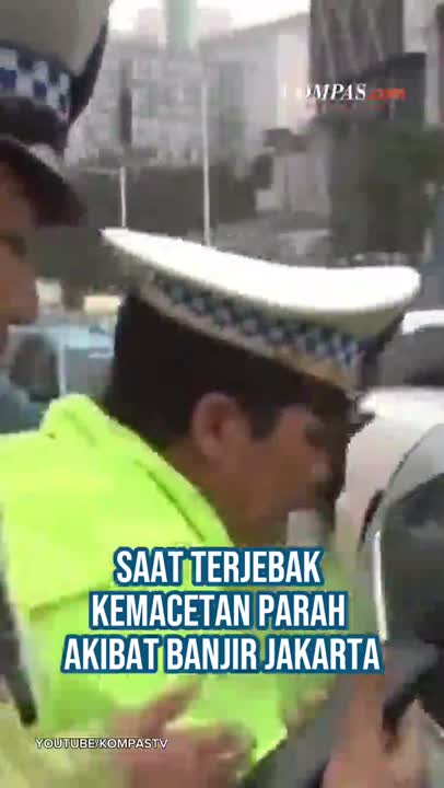 Pengemudi Meninggal Dunia Saat Terjebak Macet Akibat Banjir