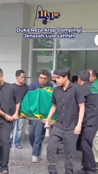 Duka Reza Arap Dampingi Jenazah Lula Lahfah