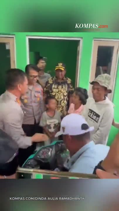 Kapolres Depok Hadiahkan Motor ke Suderajat Pedagang Es Gabus