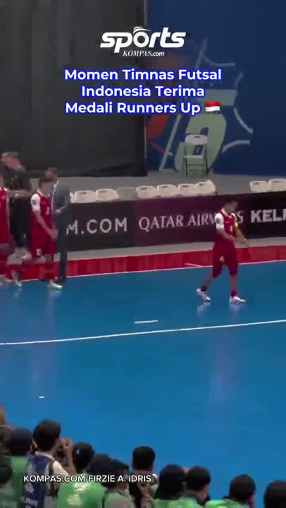 Momen Timnas Futsal Indonesia Terima Medali Runners Up