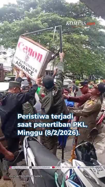 Ngamuk, Pedagang Todongkan Golok Ke Wali Kota Bekasi Saat Penertiban PKL