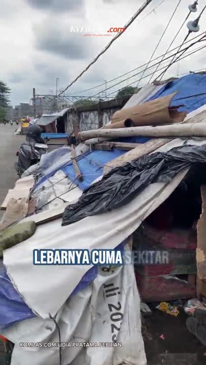 Kehidupan Kampung Terpal Di Tengah Jakarta