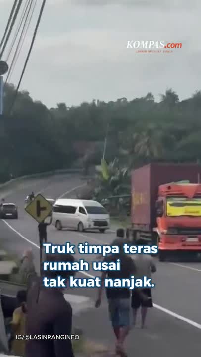 Detik-detik Truk Mundur Tak Kuat Nanjak, Jalan Zigzag Lalu Timpa Teras Rumah