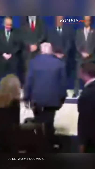 Trump Salami Hingga Menyentuh Tangan Presiden Prabowo Saat Berfoto Dengan Anggota Dewan Perdamaian