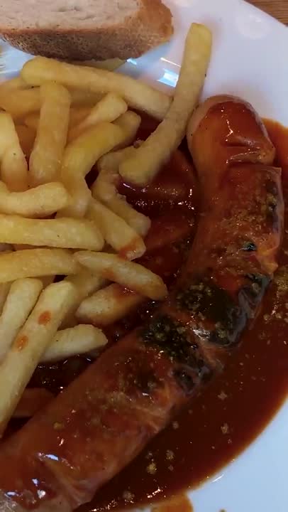 Bir Currywurst, Enak Banget Atau Gagal Total?