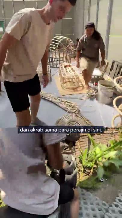 Bikin bisnis rotan di Indonesia: WN Jerman ini belajar sabar