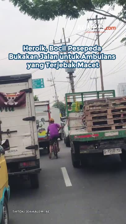 Heroik, Bocil Pesepeda Bukakan Jalan Untuk Ambulans Yang Terjebak Macet