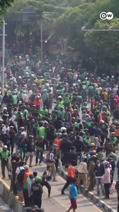 Suara Para Ibu Yang Menuntut Keadilan Di Garis Depan Aksi Protes