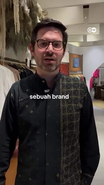 Pria Jerman Ini Bikin Brand Fashion Lokal yang Berdayakan Petani Pelosok Nusantara