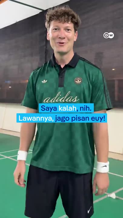 Sampurasun! Kenalan Sama Bule Jerman Yang Doyan Motoran Dan Main Badminton Di Bandung