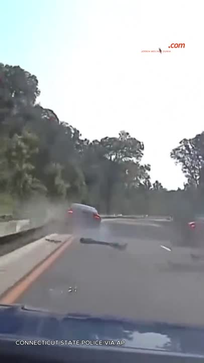 Eks Bos WWE Vince McMahon Ngebut 160 Km Per Jam, Kecelakaan Tabrak Pagar Pembatas