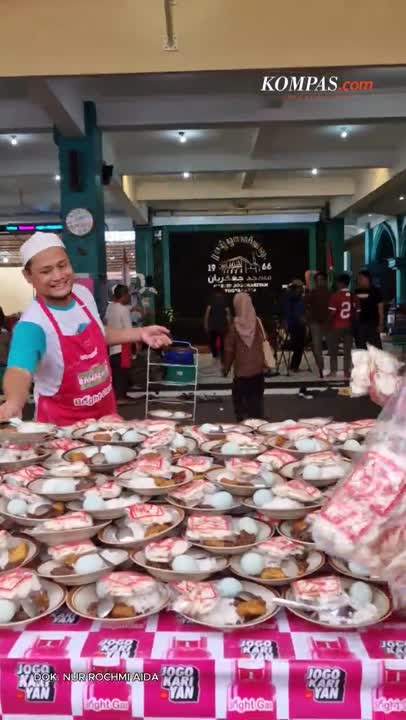 Ribuan Takjil Gratis Yang Dibagikan Sebulan Penuh Di Masjid Jogokariyan