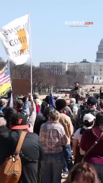 Di Depan Gedung Putih, Warga AS Minta Trump Dimakzulkan Usai Serang Iran