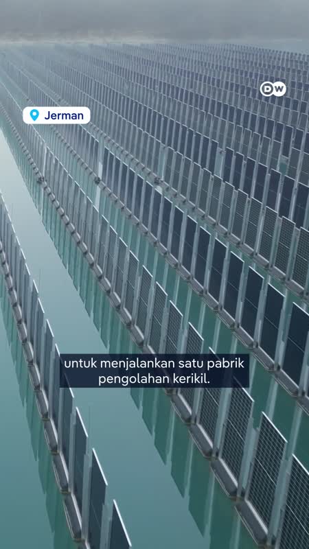 Pembangkit Surya Vertikal Pertama Di Atas Air