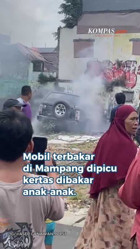 Mobil Terbakar Di Mampang Diduga Akibat Kertas Yang Dibakar Bocah