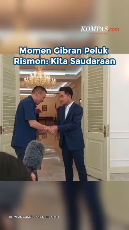 Momen Gibran Peluk Rismon: Kita Saudaraan
