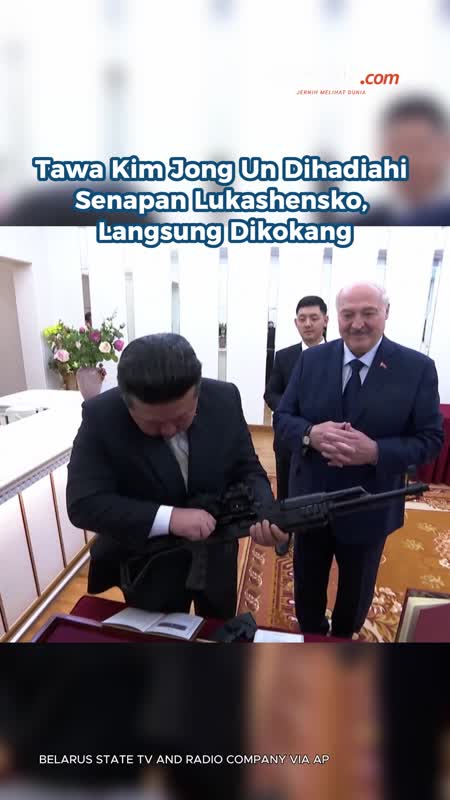 Tawa Kim Jong Un Dihadiahi Senapan Lukashensko, Langsung Dikokang