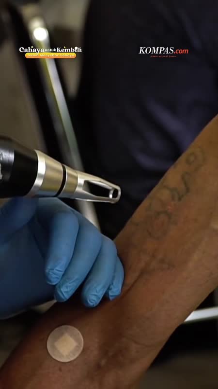 Cerita Max, Rela Ditato Demi Tak Dianggap Kuli Panggulan di Pelabuhan