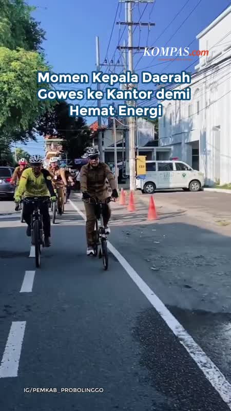 Momen Kepala Daerah Gowes ke Kantor demi Hemat Energi