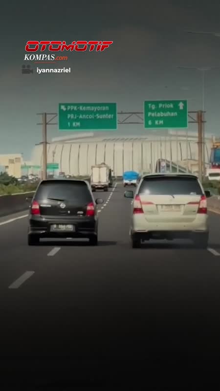 Insiden Innova Vs Livina Di Tol Ancol