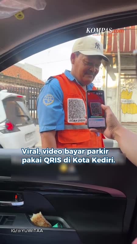 Viral Bayar Parkir Pakai QRIS Di Kediri, Ada Barcode Di Rompi Jukir