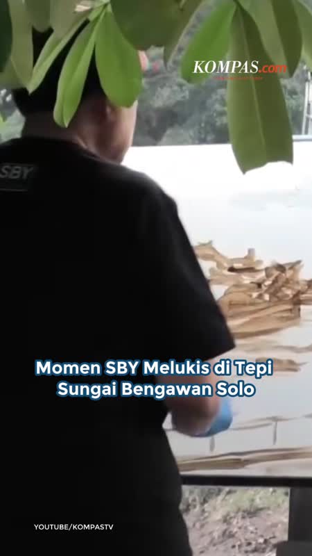 Momen SBY Melukis Di Tepi Sungai Bengawan Solo